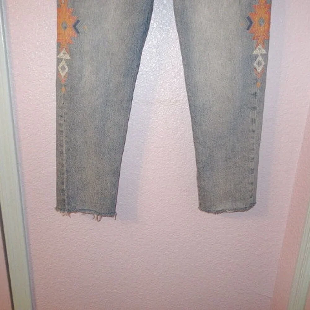 Lucky Brand Aztec Embroidered Jeans Womens 2 / 26 Button Fly High Rise Crop Drew